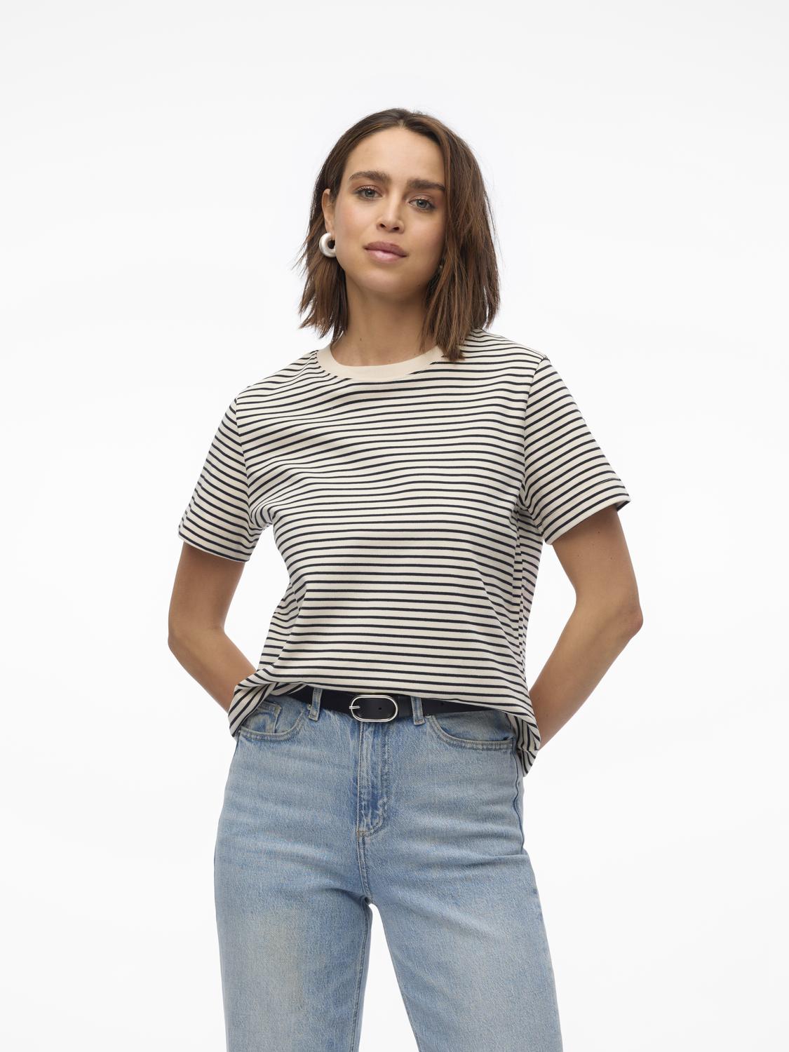 model_shot-front