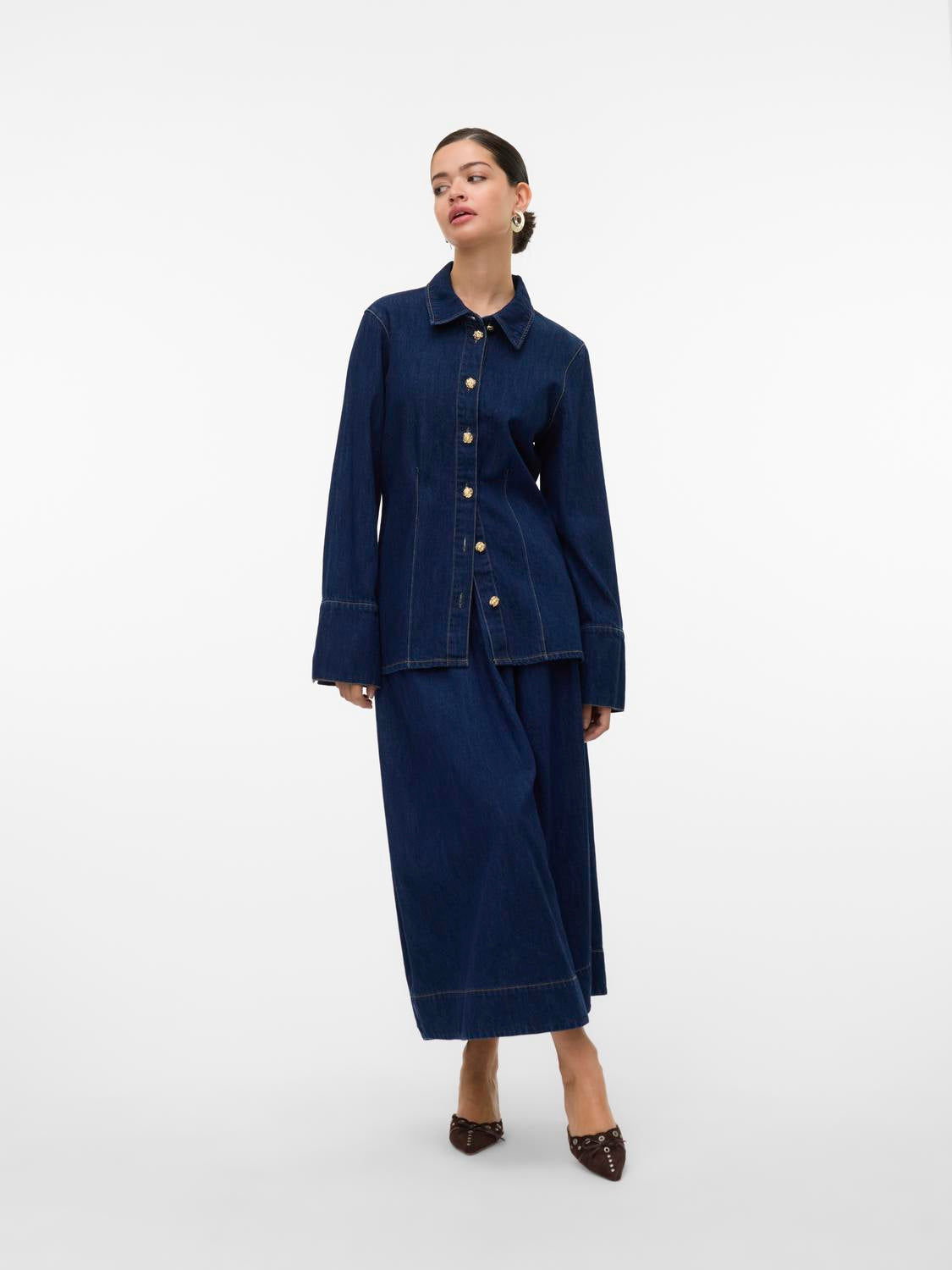 model_shot-front_full