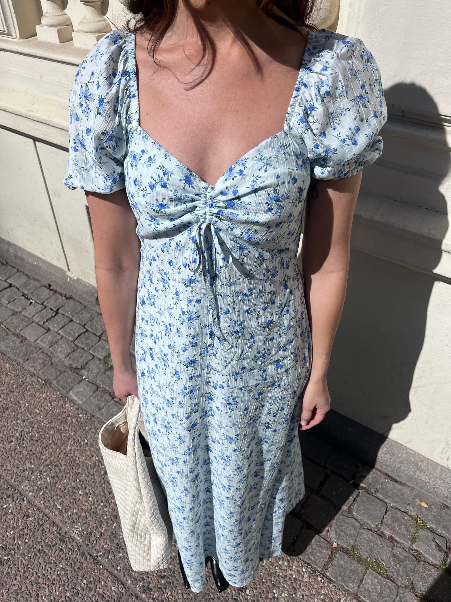 VMBELLA Midi Dress - Blue flower