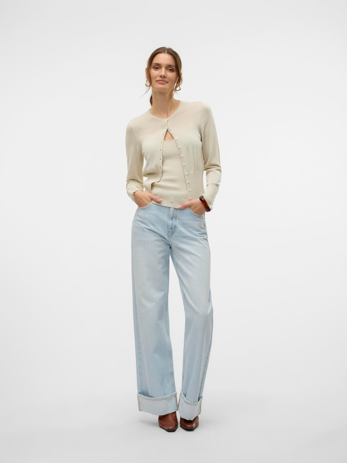 model_shot-front_full