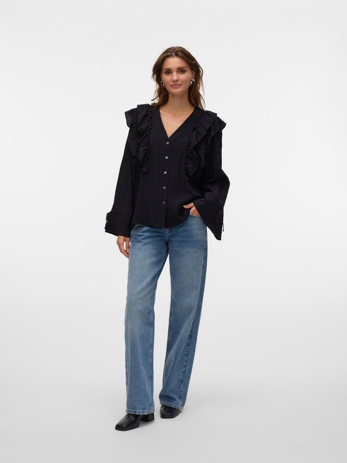 model_shot-front_full