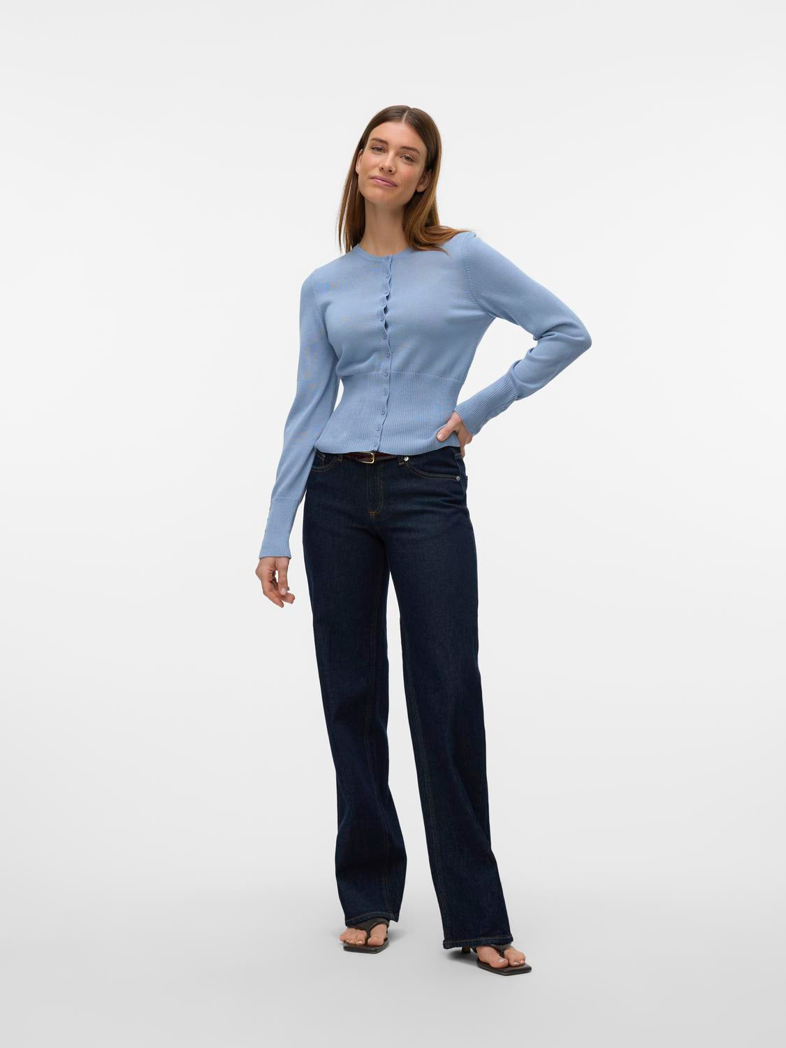 model_shot-front_full