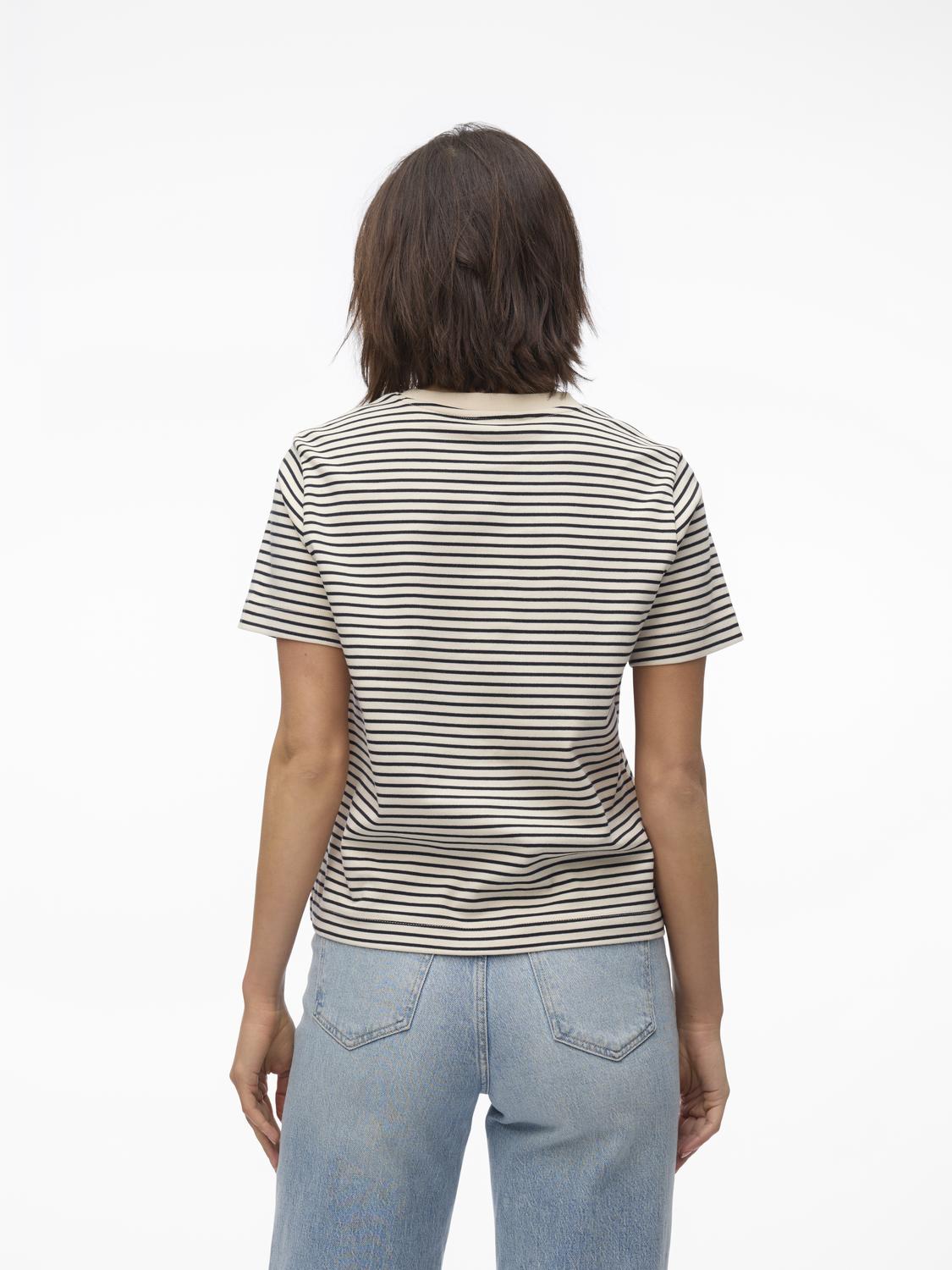 model_shot-back